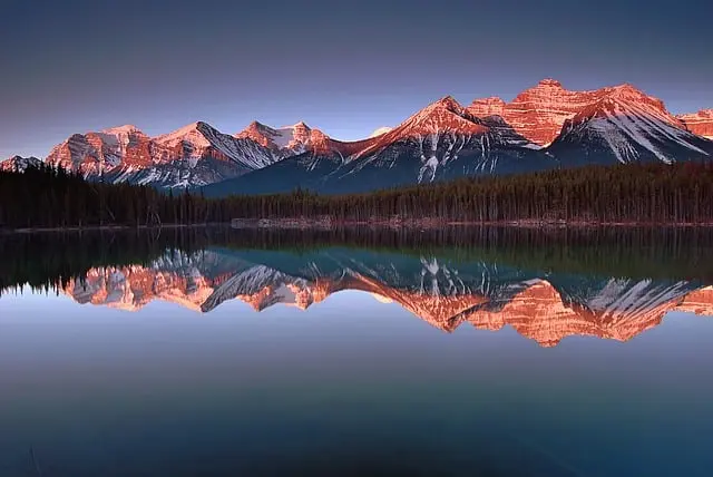 Top 10 Scenic Travel Getaways for Nature Lovers